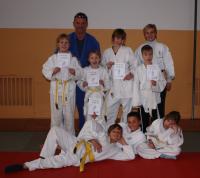 Herbsttrainingslager 2010  - Kyu- Prüfung bestanden!
hinten v.l.n.r. Antonia Schneider, Trainer Henry Ney, Jette Brückner, Michelle Hayn, Franz-Otto Lange, Trainerin Katja Teuchert
vorn v.l.n.r. Arthur Rudolph, Nico Aland, Henriette Rudolph