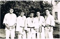 1967 - 1. Döbelner Männermannschaft, u.a. mit K.-H. Anders (2.v.l.) und W. Wanzek (re.) in der CSSR