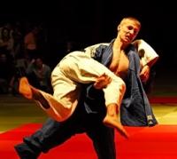 2009-03-07 Finale Deutsche Meisterschaften U20 - Hannes Conrad schultert den Lübecker Igor Wandtke, Olympiateilnehmer 2016 (Rio de Janeiro), 2020 (Tokio 🥉) & 2024 (Paris)