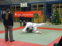 Dresden 12-2004 Judo unterm Tannenbaum- André Kießling greift an