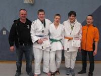 Trainer Mathias Conrad mit Julius Enge, Georg Ernst, Patrick Bahrmann und Bruder Jakob Ernst
LEM U18 02.02.13 Rodewisch